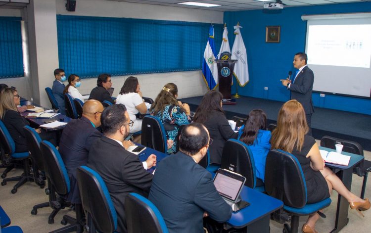 Fiscales y jueces son capacitados para imponer penas acorde a delitos cometidos en lo referente a medicamentos. Foto: DNM.