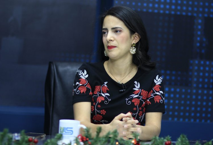 Claudia Ortiz
sigue criticando
las acciones
del Gobierno,
a pesar de los
resultados.