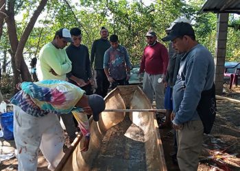 Pescadores reciben talleres de reparación de embarcaciones en San Vicente