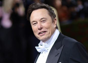 Elon Musk vende otros $3.600 millones en acciones de Tesla