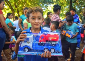 Astronauta Frank Rubio envía saludo de Navidad a los niños de Conchagua