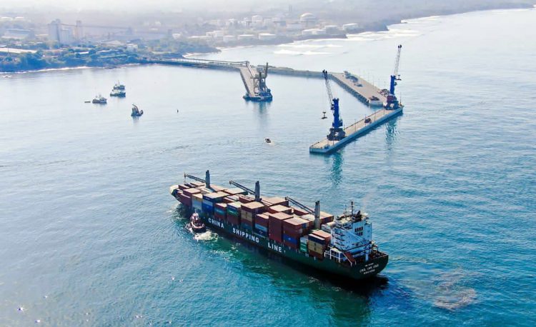 La base de datos del BCR indica que existen más de 2,000 empresas exportadoras en el país. Foto / Diario El Salvador.