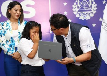 Gobierno de El Salvador destinará más recursos en tecnología escolar