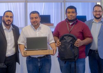 Hospitales y unidades de salud reciben equipo tecnológico