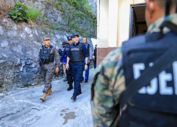Autoridades ejecutan cerco de seguridad en Tutunichapa, San Salvador, como parte de la fase 5 del Plan del Control Territorial