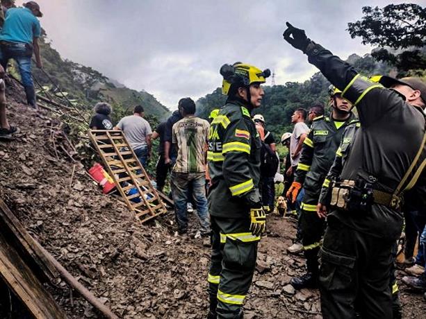 aumentan a 27 los muertos por deslizamiento de tierra en colombia