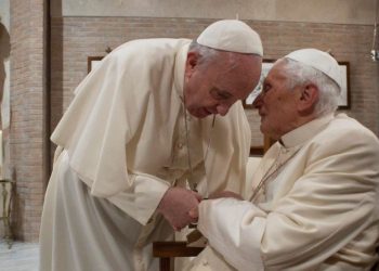 La difícil convivencia entre el emérito Benedicto XVI y su sucesor Francisco