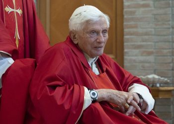 El expontífice Benedicto XVI está «muy enfermo», dice el papa Francisco