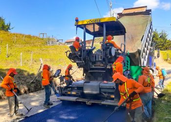 Avanza la pavimentación de la vía entre Las Pilas-Río Chiquito, en Chalatenango