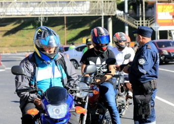 Muertes por accidentes en motocicletas bajaron en 15 % este año en El Salvador