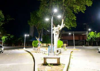 Autoridades instalan luminarias LED en la comunidad Tutunichapa, San Salvador
