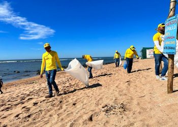 Realizan jornada de limpieza en playa Los Cóbanos, en Sonsonate