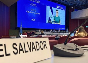 El Salvador destaca avances en migración y cambio climático en encuentro de OIM en Suiza