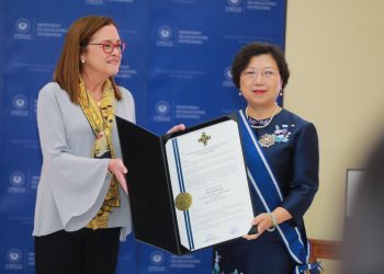 Gobierno salvadoreño condecora a embajadora de China, Ou Jianhong, por forlatecer lazos entre ambos países