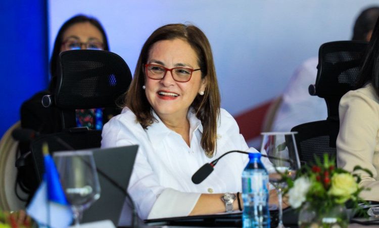 La canciller Alexandra Hill Tinoco mencionó las apuestas del El Salvador para la integración del SICA.