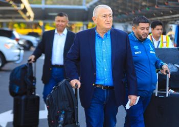 Eduardo Lara y asistentes llegaron este lunes para tomar las riendas en el banquillo de Alianza