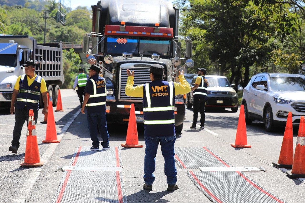 Verifican Unidades De Transporte De Carga En La Carretera A Comalapa Santo Tomás Diario El 0449