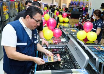 Realizan inspección de precios en centro comercial en Antiguo Cuscatlán