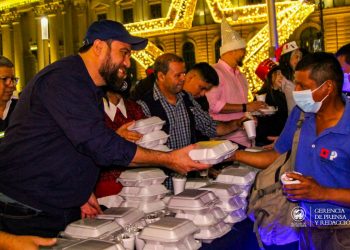 Alcaldía de San Salvador compartió una cena navideña en el Centro Histórico