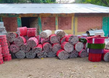 Destruyen más de 150,000 unidades de pólvora prohibida decomisada en diversos operativos
