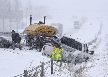 «Histórica» tormenta invernal golpea Estados Unidos antes de Navidad y deja a más de un millón de personas sin luz