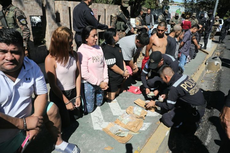 Las autoridades han efectuado detenciones en las comunidades intervenidas. Foto DES.