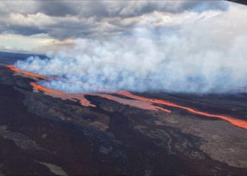 Hawái cuenta con dos volcanes en erupción simultáneamente por primera vez en casi 40 años