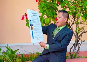 Fotos | Un payaso y maestro con sueños por cumplir en El Salvador