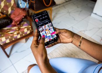 Francia lanza consulta pública para regular actividad de los «influencers»