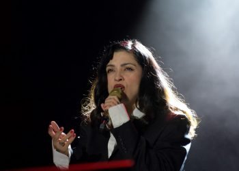 Mon Laferte se revela como artista plástica con gran exposición en Chile