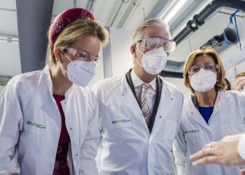Laboratorio BioNTech hará ensayos de tratamientos contra el cáncer en Reino Unido
