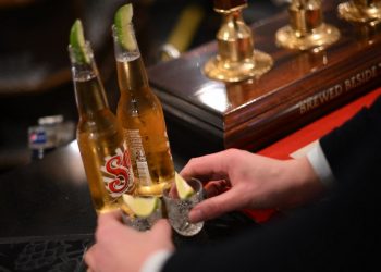 Dubái suprime impuesto sobre venta de alcohol, según distribuidores