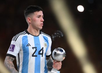 A horas del cierre del «mercato», Enzo Fernández ausente en partido del Benfica