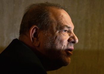 Posponen sentencia de Harvey Weinstein por violación en Los Ángeles