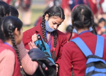 Niña india renuncia a herencia millonaria para ingresar a un monasterio