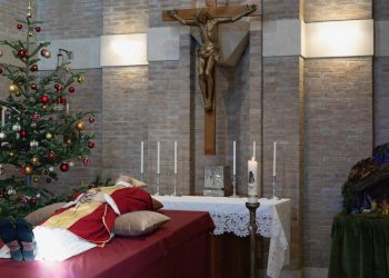 Los papas frente a la muerte, entre veneno, exhumación y martillazo