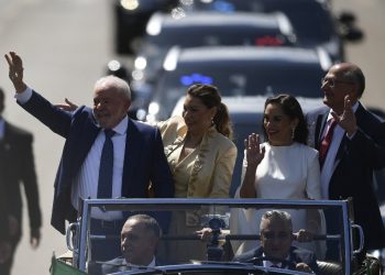 Lula: «Asumo el compromiso de reconstruir el país junto al pueblo brasileño»