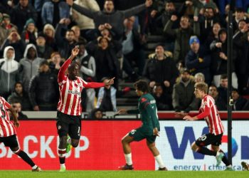 Liverpool paga con una derrota en Brentford sus errores defensivos