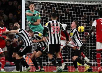 Arsenal y Newcastle se neutralizan; Manchester United sigue en racha