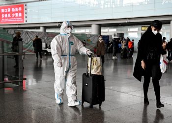 China levanta cuarentena a los viajeros extranjeros