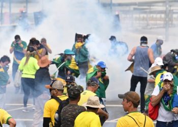 Policía libera a cientos de simpatizantes de Bolsonaro tras protestas en Brasilia