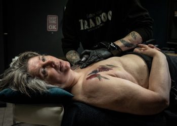 Tatuaje gratuito para sobrevivientes del cáncer de seno en los Países Bajos