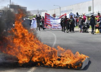Crece presión política en Perú con marchas extendidas a Lima