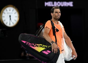 Un lesionado Rafa Nadal cae eliminado en segunda ronda del Abierto de Australia