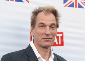 Grupos de rescate buscan al actor Julian Sands desaparecido en montañas de California