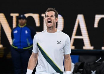 Andy Murray bate a Thanasi Kokkinakis en un maratón que finalizó a las cuatro de la mañana