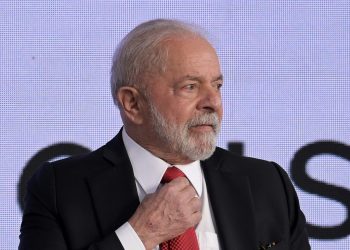 Lula da Silva destituye a comandante del Ejército