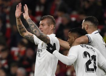 Real Madrid gana 2-0 en San Mamés y mantiene el pulso del Barcelona