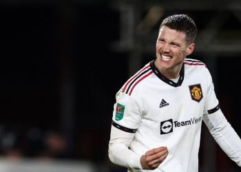 Manchester United golea al Nottingham y tiene pie y medio en la final de la Copa de la Liga