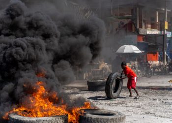 Policías protestan en Haití tras el asesinato de seis agentes